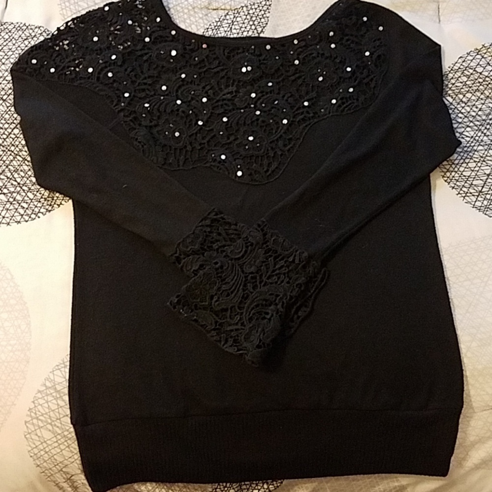Buckle BKE Boutique sweater.